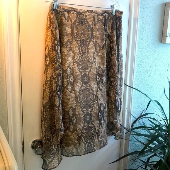 Jaclyn Smith Women’s Snakeskin Skirt - Picture 2 of 6
